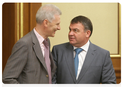 Minister of Education and Science Andrei Fursenko and Minister of Defence Anatoly Serdyukov at a meeting of the government commission on budget planning