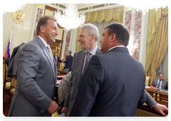 First Deputy Prime Minister Igor Shuvalov, Education and Science Minister Andrei Fursenko and Defence Minister Anatoly Serdyukov at a Government meeting