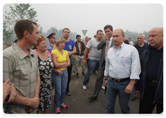 Prime Minister Vladimir Putin talking to residents of the Nizhny Novgorod Region, where a number of residential areas were severely damaged by forest fires