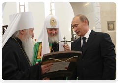 Prime Minister Vladimir Putin presenting the church with the icon of the Holy Saviour’s Image Not Made by Hand