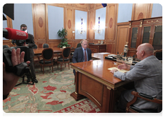 Prime Minister Vladimir Putin at the working meeting with Moscow Mayor Yury Luzhkov