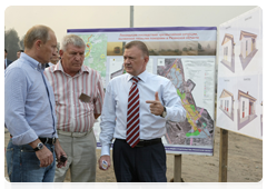 Prime Minister Vladimir Putin reviewing the plan for rebuilding the village of Kriusha in the Ryazan Region