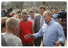 Prime Minister Vladimir Putin talking to residents of the village of Kriusha in the Ryazan Region