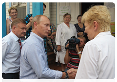 Prime Minister Vladimir Putin talking to residents of the village of Kriusha in the Ryazan Region