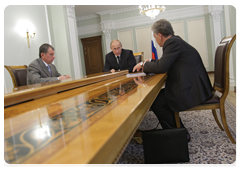 Prime Minister Vladimir Putin meeting with Deputy Prime Minister Igor Sechin and Minister of Industry and Trade Viktor Khristenko
