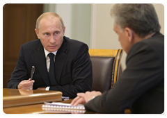 Prime Minister Vladimir Putin meeting with Deputy Prime Minister Igor Sechin and Minister of Industry and Trade Viktor Khristenko