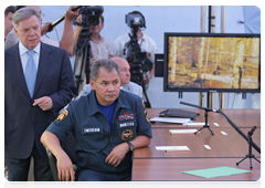 Minister of Civil Defence, Emergencies and Disaster Relief Sergei Shoigu and Moscow Region Governor Boris Gromov
