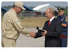 Prime Minister Vladimir Putin presenting commemorative gifts to Russian and foreign pilots who took part in emergency operations to extinguish wildfires across Russia this summer