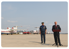 Председатель Правительства Российской Федерации В.В.Путин наградил членов зарубежных и российских лётных экипажей памятными подарками