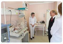 Prime Minister Vladimir Putin visiting a new perinatal clinical centre in Tver