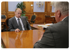 Prime Minister Vladimir Putin meeting with Chairman of the Federation of Independent Trade Unions Mikhail Shmakov