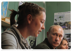 Prime Minister Vladimir Putin talking with the research team of the Russian and German expedition Lena 2010