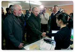 Председатель Правительства Российской Федерации В.В.Путин посетил в якутском поселке Тикси гидрометеорологическую обсерваторию, которая проводит работы в целях комплексного мониторинга климатических изменений