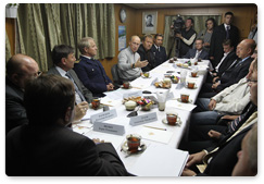 Председатель Правительства Российской Федерации В.В.Путин побывал на рыболовецком траулере «Михаил Старицын» и побеседовал в кают-компании с рыбаками