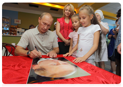 Председатель Правительства Российской Федерации В.В.Путин отправился в поездку по новой трассе Чита–Хабаровск на машине «Лада-Калина»