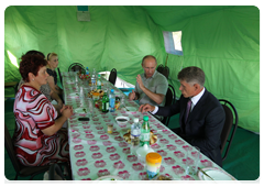 Председатель Правительства Российской Федерации В.В.Путин пообщался с местными жителями в ходе поездки по трассе «Амур»
