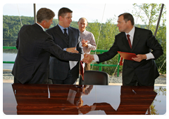 Председатель Правительства Российской Федерации В.В.Путин присутствовал при подписании договоров на потребление электроэнергии, производимой Нижне-Бурейской ГЭС