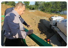 Председатель Правительства Российской Федерации В.В.Путин присутствовал при закладке первого кубометра бетона в основание плотины Нижне-Бурейской ГЭС в Амурской области