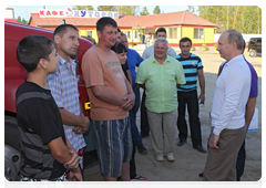 Prime Minister Vladimir Putin speaking with long-haul lorry drivers during a stop on his trip along the Amur Highway