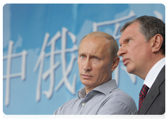 Prime Minister Vladimir Putin and Deputy Prime Minister of the Russian Federation Igor Sechin at the opening ceremony for the Russian section of the Russia-China pipeline