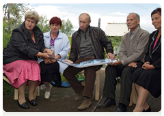 Председатель Правительства Российской Федерации В.В.Путин побеседовал с жителями забайкальского поселка Аксеново-Зиловское