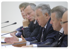 Presidential envoy to the Far Eastern Federal District, Viktor Ishayev, at a meeting on road construction