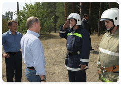 Prime Minister Vladimir Putin meeting with firefighters who were the first to arrive to battle blazes at city hospital No. 8