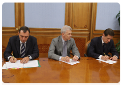 Denis Molchanov, Director of the Russian Government Department of Culture and Education, Andrei Fursenko, Minister of Education and Science, and Deputy Prime Minister Alexander Zhukov at a meeting on measures to support national archaeology