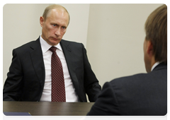 Prime Minister Vladimir Putin meeting with Krasnoyarsk Territory Governor Lev Kuznetsov