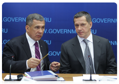 President of the Republic of Tatarstan Rustam Minnikhanov, left, and Minister of Natural Resources and Environment Yury Trutnev at the meeting on the future of the petrochemical industry