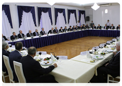 Prime Minister Vladimir Putin  meeting with governors of the Volga Federal District and members of the United Russia at a working lunch