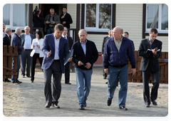 Председатель Правительства Российской Федерации В.В.Путин посетил поселок Верхняя Верея, пострадавший от природных пожаров в июле 2010 года, и ознакомился с ходом строительства жилья