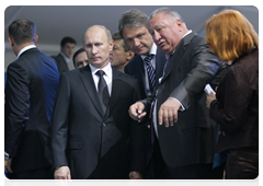 Председатель Правительства Российской Федерации В.В.Путин осмотрел выставочные павильоны экспозиции IX Международного инвестиционного форума в Сочи
