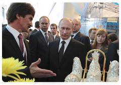 Председатель Правительства Российской Федерации В.В.Путин осмотрел выставочные павильоны экспозиции IX Международного инвестиционного форума в Сочи