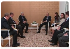 Председатель Правительства Российской Федерации В.В.Путин встретился с главным исполнительным директором компании «Роял Датч Шелл» Питером Возером