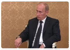Prime Minister Vladimir Putin meeting with John Deere CEO Samuel Allen