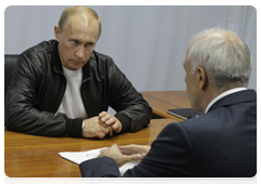 Председатель Правительства Российской Федерации В.В.Путин провел рабочую встречу с президентом Республики Адыгея А.К.Тхакушиновым