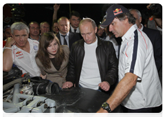Председатель Правительства Российской Федерации В.В.Путин посетил лагерь отдыха участников ралли «Шелковый путь - серия Дакар»
