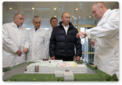 Председатель Правительства Российской Федерации В.В.Путин посетил в Санкт-Петербурге новую фабрику «Конкорд», производящую готовые блюда, в том числе для школ