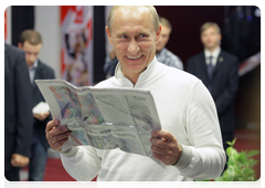 Председатель Правительства Российской Федерации В.В.Путин посетил в Санкт-Петербурге офис Балтийской медиагруппы, где пообщался с сотрудниками организованной компанией общественной приемной