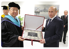 Prime Minister Vladimir Putin has received an honorary degree in Judo from Yong In University in South Korea
