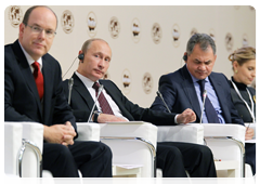 Prince Albert II of Monaco, Prime Minister Vladimir Putin, Emergencies Minister Sergei Shoigu and Editor-in-Chief of the Russian News & Information Agency Svetlana Mironyuk