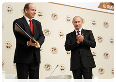 Председатель Правительства Российской Федерации В.В.Путин и князь Монако Альбер II на международном форуме «Арктика – территория диалога»