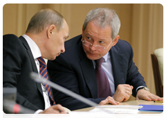 Председатель Правительства Российской Федерации В.В.Путин и министр регионального развития Российской Федерации В.Ф.Басаргин