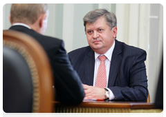 Alexander Surinov, head of the Federal Service for State Statistics at the meeting with Prime Minister Vladimir Putin