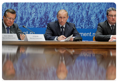Prime Minister Vladimir Putin, First Deputy Prime Minister Viktor Zubkov and Head of the Republic of Komi Vyacheslav Gaizer at a meeting on timber industry investment projects