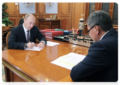 Председатель Правительства Российской Федерации В.В.Путин провел рабочую встречу с Министром Российской Федерации по делам гражданской обороны, чрезвычайным ситуациям и ликвидации последствий стихийных бедствий С.К.Шойгу