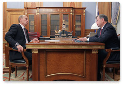 Председатель Правительства Российской Федерации В.В.Путин провел рабочую встречу с губернатором Калужской области А.Д.Артамоновым
