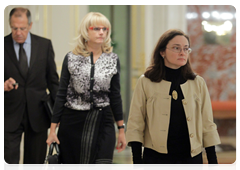 Foreign Minister Sergei Lavrov, Minister of Healthcare and Social Development Tatyana Golikova, and Minister of Economic Development Elvira Nabiullina before the meeting of the Government Presidium