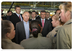 Во время посещения завода «ИжАвто» Председатель Правительства Российской Федерации В.В.Путин пообщался с сотрудниками предприятия